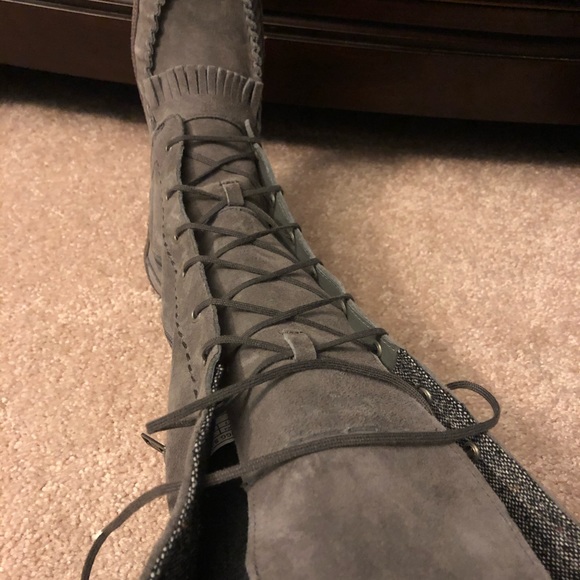 Authentic UGG Boot - Picture 4 of 6